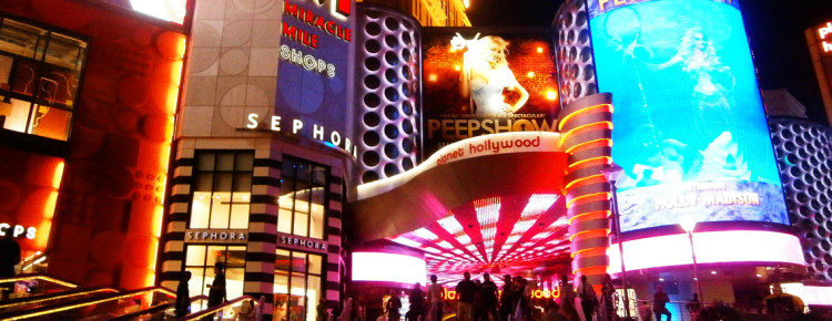 Las-Vegas-Strip-shops