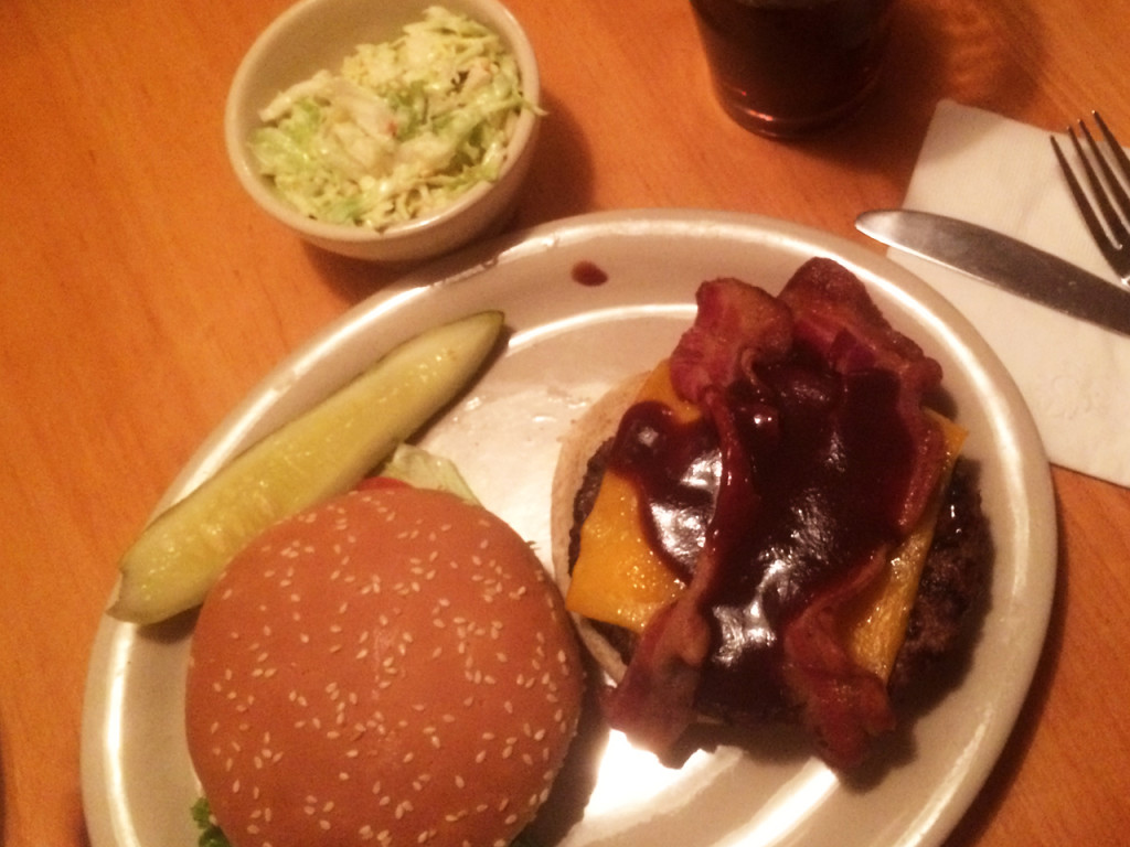 hamburger-eten-moab-brewery-in-amerika