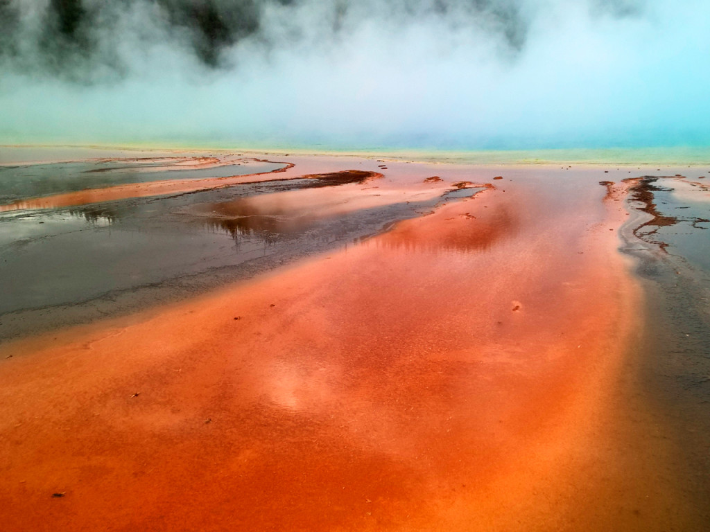 Grand-Prismatic-Spring-in-Yellowstone