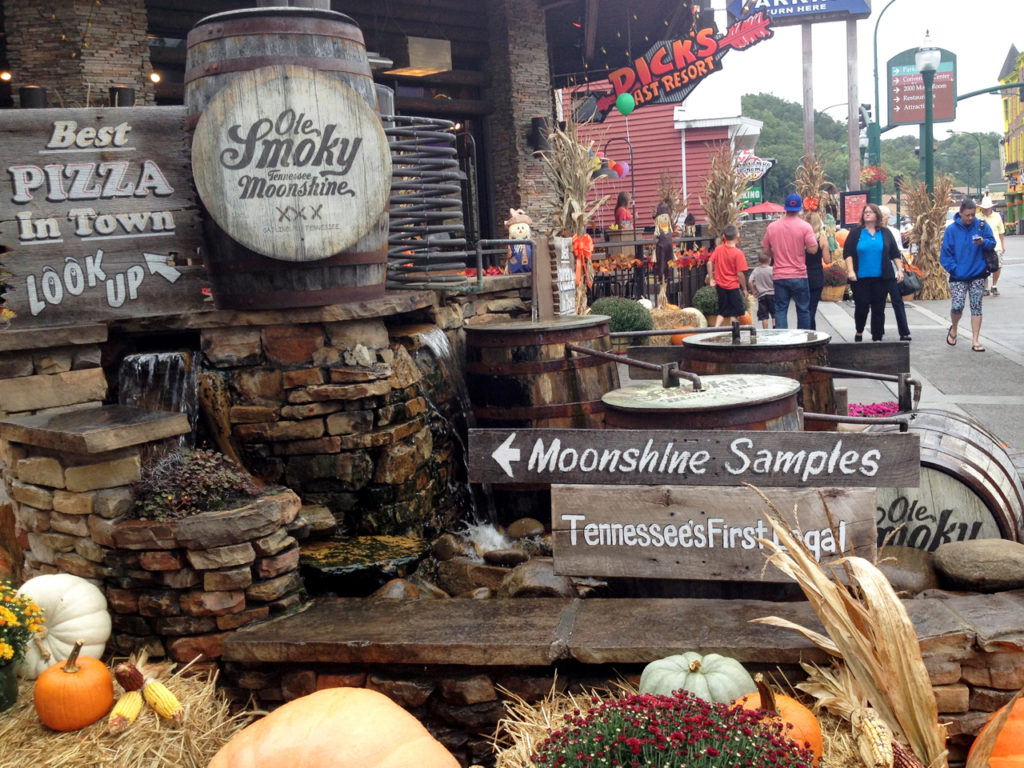 Gatlinburg-moonshine
