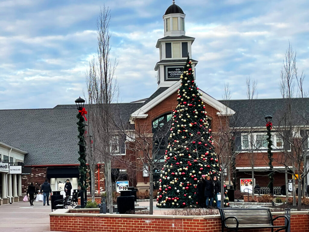 Woodburry Common Premium Outlets Kerst in New York