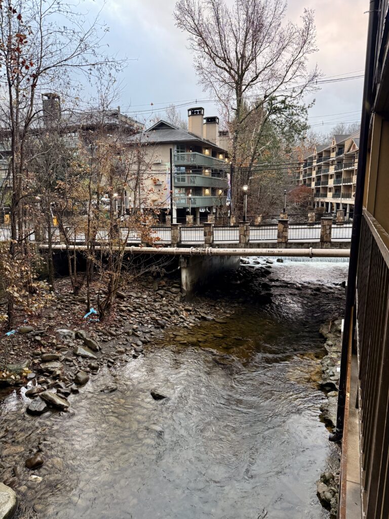 Uitzicht hotel bij beek Gatlinburg