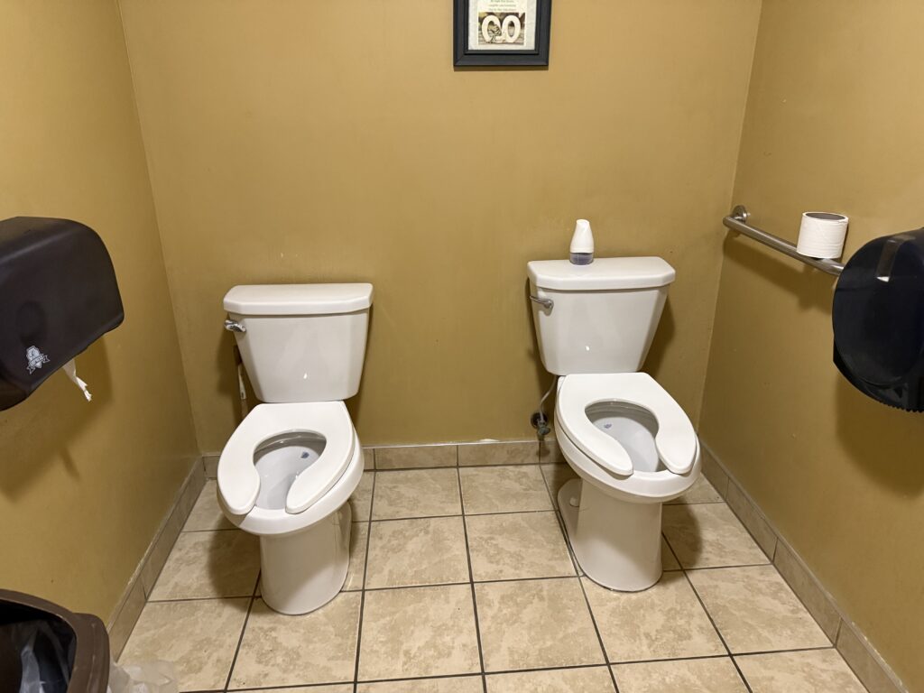 dubbel toilet in amerika roadtrip rare dingen