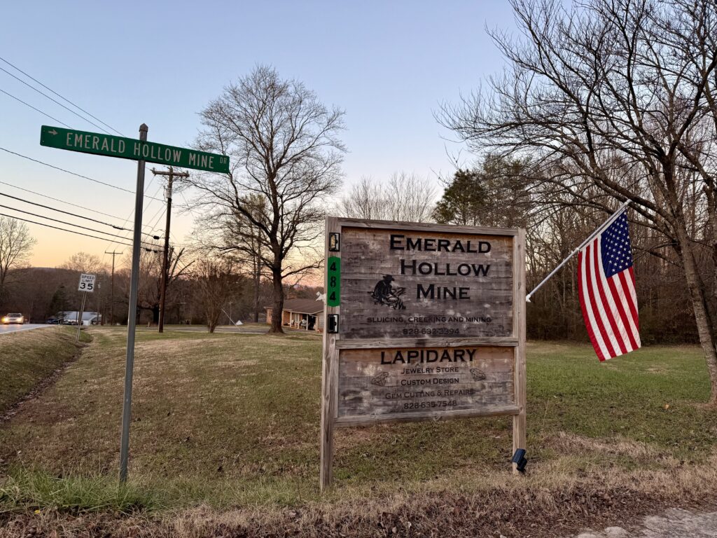 hiddenite emerald hollow mine in Amerika stenen zoeken